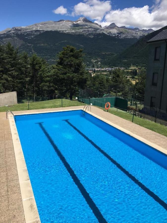 Duplex Familiar Izarraitz Lägenhet Villanúa Exteriör bild